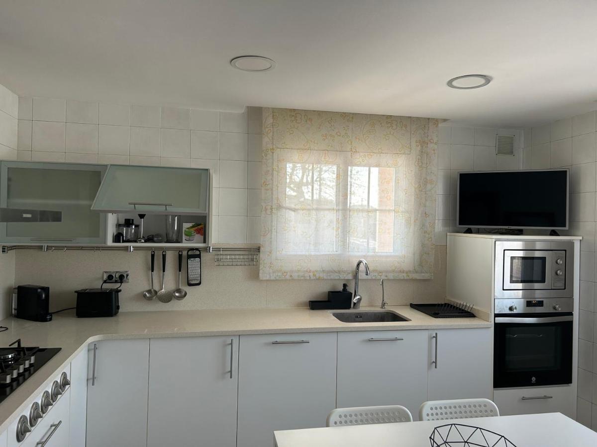 Piscina De Sal Barbacoa Wifi, Parking Gratis, 3 Min Pga Casa El Roble Holiday home